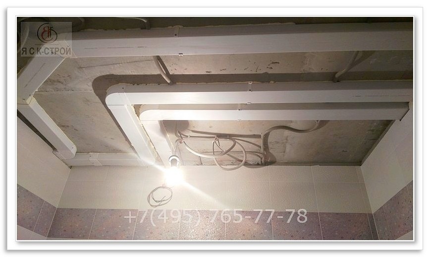 Натяжной потолок все скроет вентиляционные трубы в ванной комнате фото